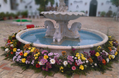 decoracion-en-fuentes arreglos florales sevilla